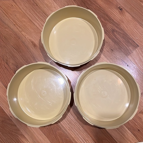 Vintage Tupperware Yellow/Harvest Gold Servalier Canisters Set of 3 w/li… - Picture 4 of 5